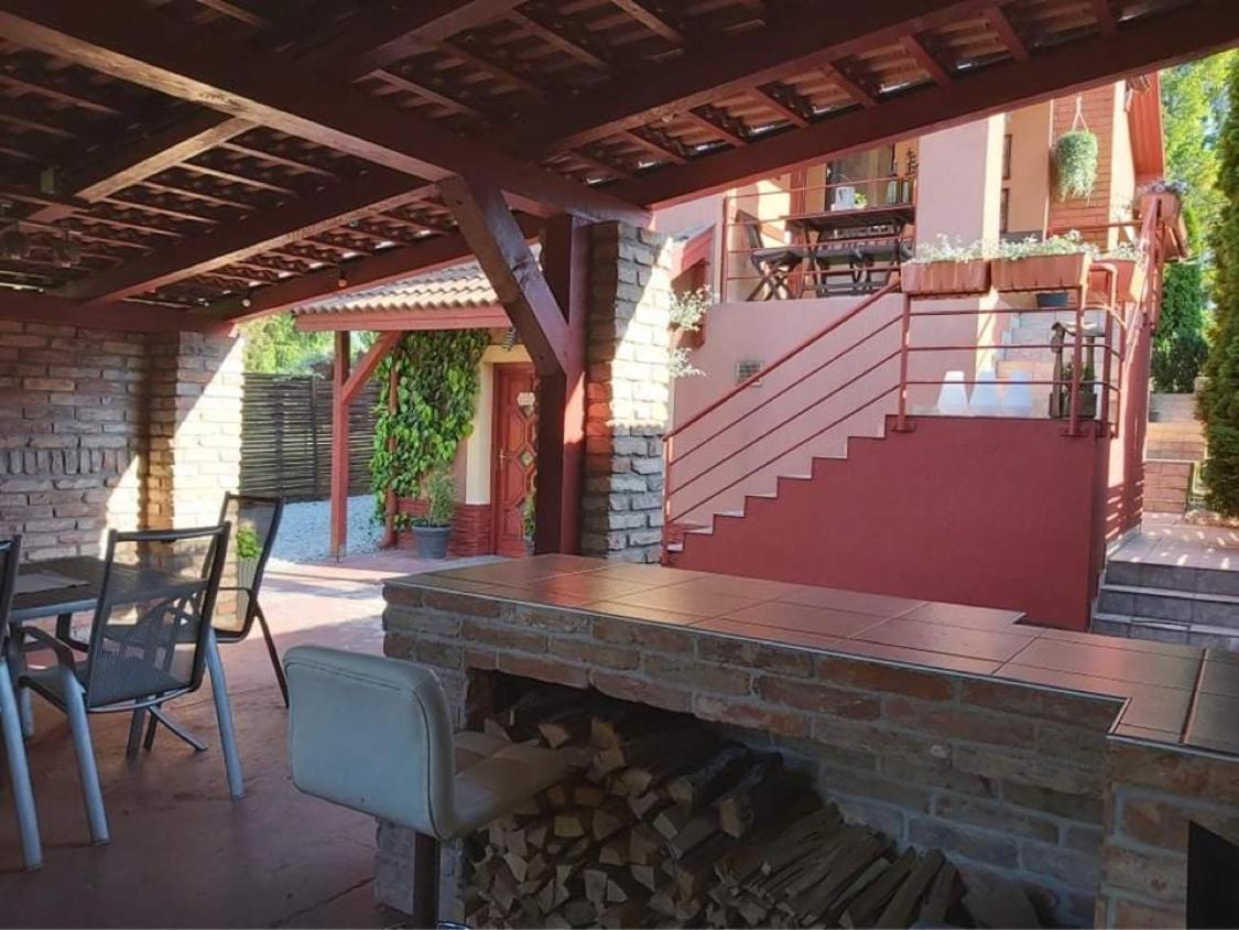 Nyirjes Vendégház Balassagyarmat Exterior foto